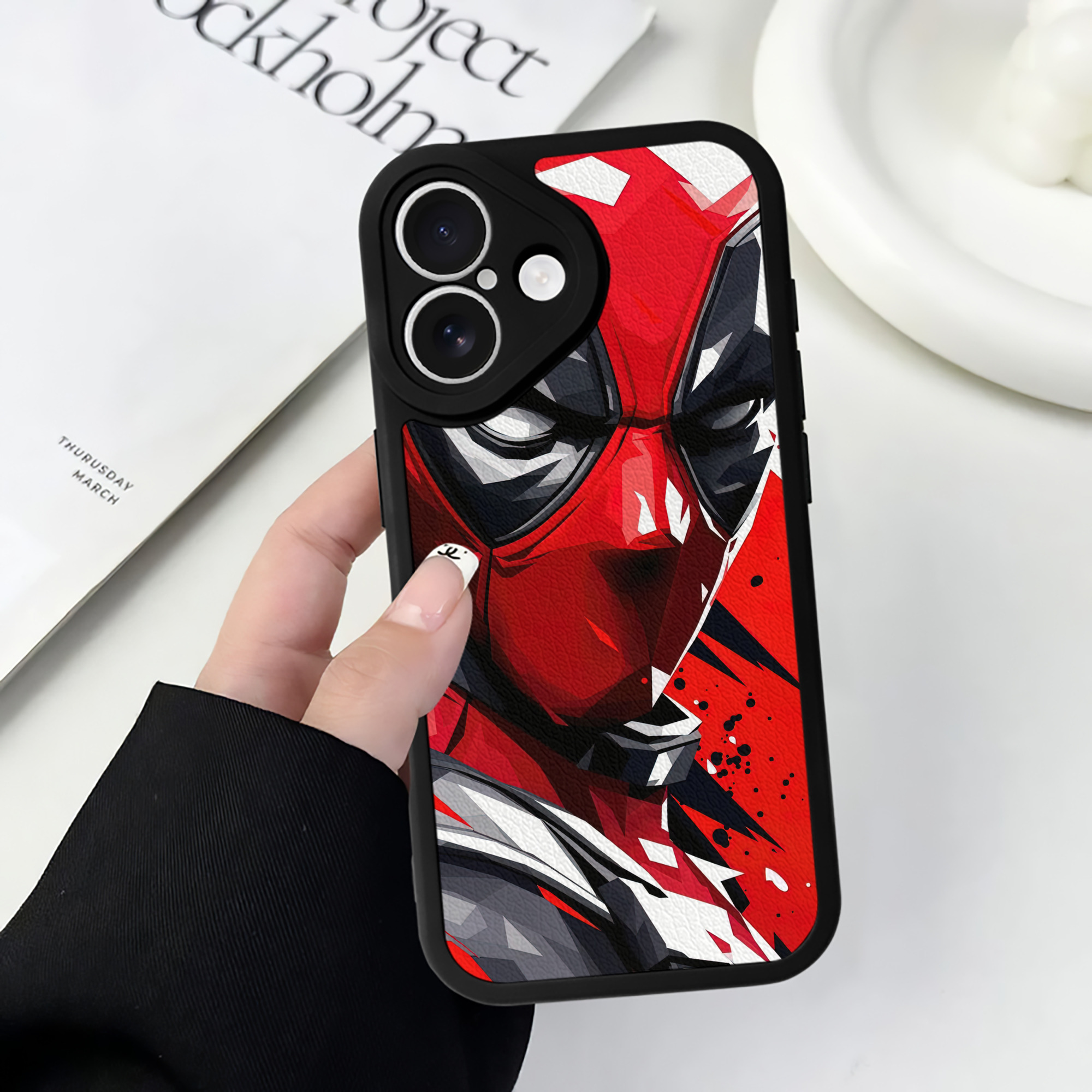 （画像用） Deadpool デッドプール 【iPhone 16シリーズ対応】シリコンスマホケース（レザー調） 材質：シリコン